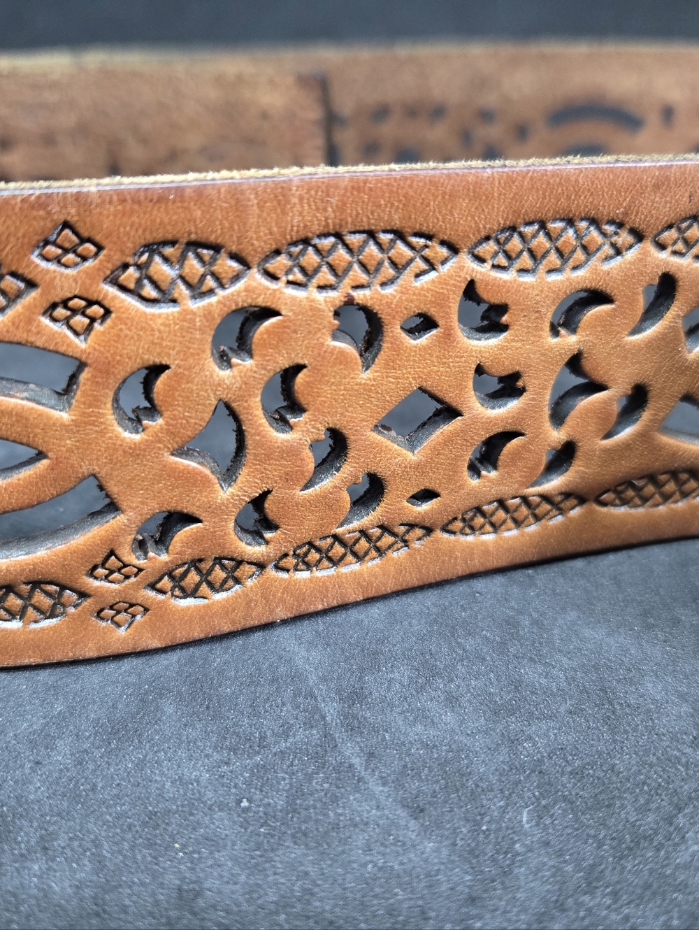 Lauren Ralph Lauren Women's Carved Embossed Leather Wide Belt Brass Buckle 38" - Picture 3 of 9